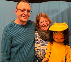 1. Vorsitzende: Andrea Meerkamp (rechts) und
2. Vorsitzender: Wolfgang Kaup-Wellfonder (links) mit Marionette